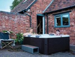 Mspa Home Spa-Bruine Halfharde Spa Met 6 Plaatsen Met Accessoires - 120 Stralen - L160 X B160 X H65 Cm - Makemo Van