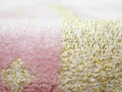 OZAIA Kindervloerkleed-Tapijt Kinderen Sprookjeskasteel - Glanzende Lurex-Afwerking - 120 X 170 Cm - Roze En Goud - Princesia